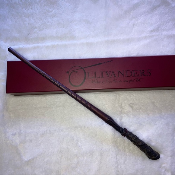 Olivanders Interactive Wand - Picture 2 of 8